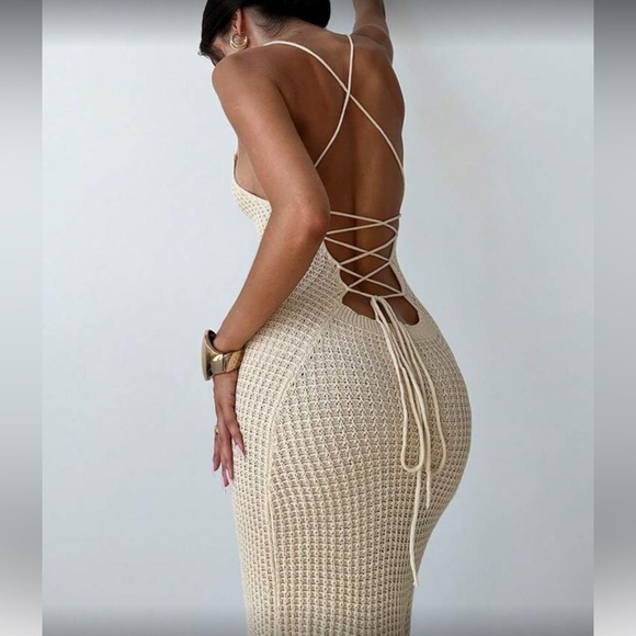 Elegant Cream Knit Backless Dress - Picture 6 of 7